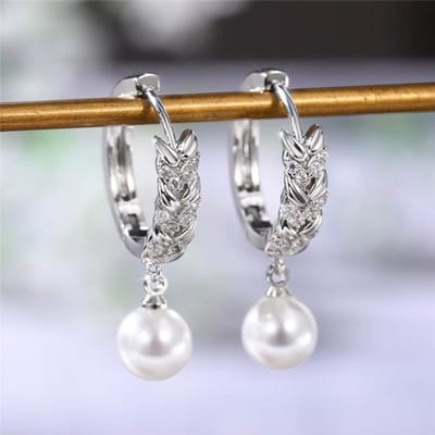 POMOiii Mode Luxe Vrouwelijke Simulatie Parel Hangende Oorbellen Nieuw ontworpen Bruiloftsaccessoires Trendy Sieraden Voor Vrouwen
