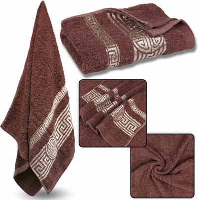 Licht bourgondische katoenen handdoek met decoratief borduursel, badhanddoek, Egyptisch patroon, zacht, compact formaat 70x135 cm