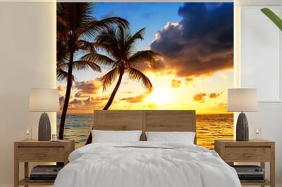 Behang - Fotobehang Strand - Horizon - Zonsondergang - Palmboom - Zee - Breedte 240 cm x hoogte 240 cm