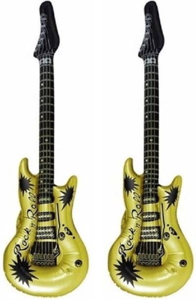 Set van 2x stuks opblaasbare speelgoed/feestartikel gitaar goud 106 cm - muziekinstrumenten