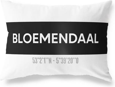 Tuinkussen BLOEMENDAAL - NOORD-HOLLAND met coördinaten - Buitenkussen - Bootkussen - Weerbestendig - Jouw Plaats - Studio216 - Modern - Zwart-Wit - 50x30cm