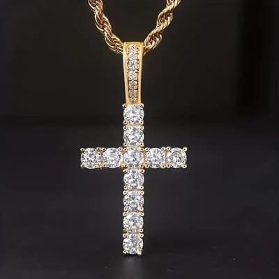 Goudkleurige Kruis Hanger Ketting – Stralende “Iced-Out” Uniseks Halsketting – Inclusief Ketting, Perfect als Cadeau