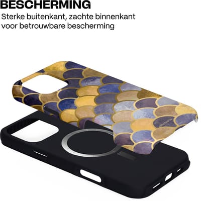Casetastic Hoesje Geschikt voor Apple iPhone 16 Pro Max Magsafe - Stijlvolle Beschermende Duo-layer Case - Blauw Gouden Sapphire Scales