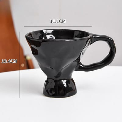 Tasse à café faite à la main Triangle Inversé Petite Capacité Tasse Personnalité Créative Nordique Pied Haut Céramique Luxe Léger Tasse à Latte Fleur Dentelle 277ml