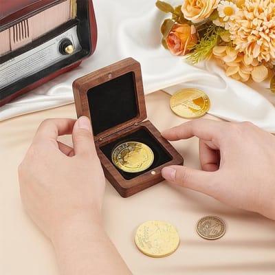 Houten Presentatiedoos voor Uitdaging Munten met Zwart Fluweel, Magnetische Sluiting, Perfect voor Herdenkingsmunten en Medailles, 40mm Opbergdoos
