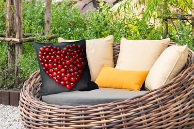 Buitenkussen - Kersen - Hart - Rood - Zwart - 45x45 cm - Weerbestendig