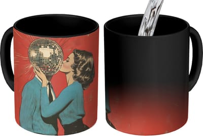 Magische Mok - Foto op Warmte Mokken - Koffiemok - Vrouw - Retro - Discobal - Kus - Magic Mok - Beker - 350 ML - Theemok