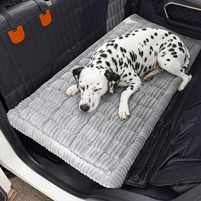 Tapis de lit pour chien de voiture en peluche rayée douce et fraîche d'été, Coussin de voyage antidérapant lavable pour animal de compagnie, Matelas épais pour dormir pour coffre de voiture XL.50X130 gris clair
