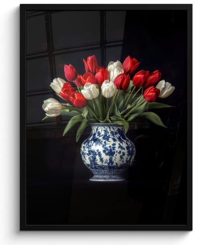 Poster in lijst - Fotolijst 50x70 cm - Posters - Rode - Bloemen - Tulpen - Vaas - Posterlijst zwart - Decoratie - Wanddecoratie woonkamer - Muurdecoratie slaapkamer