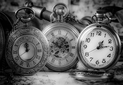 Fotobehang Watches Clocks Black White | XL - 208cm x 146cm | 130g/m2 Vlies