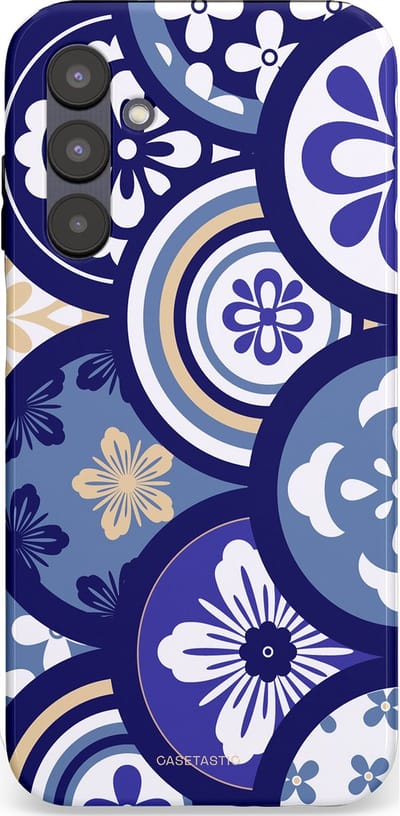 Casetastic Hoesje Geschikt voor Samsung A25 - Stijlvolle Beschermende Duo-layer Case - Blauwe bloemen Talavera Maiolica Patroon