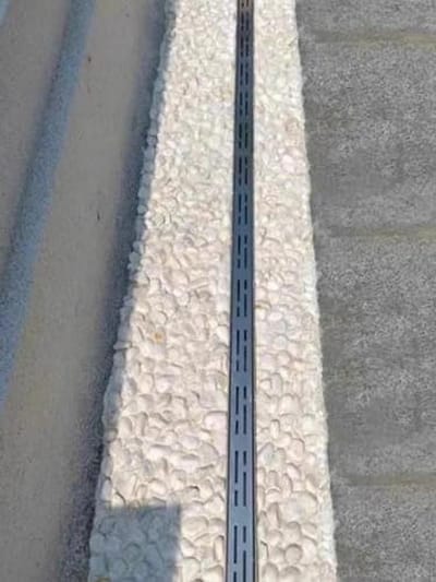 Mini waterafvoergoot - Betonnen afvoer - Overtollig water afvoeren - Roestvrij staal systeem - 30 cm breed - Zilver