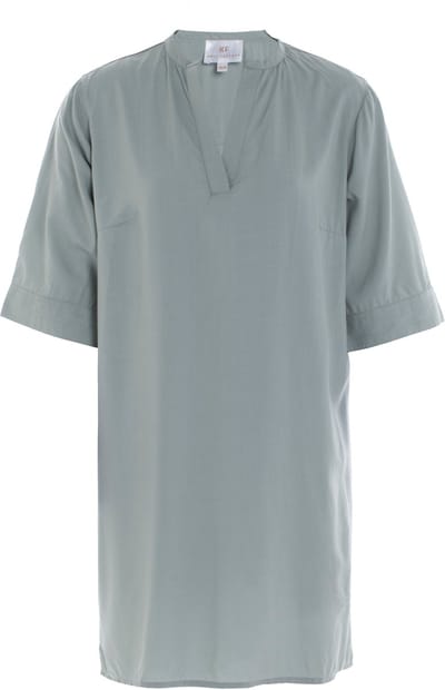 Knit Factory Nova Jurk - Dames rechte jurk - Met boot hals - Straight dress - Jurk voor het voorjaar en de zomer - Gemaakt van 100% modal viscose - Halflange mouwen - Vintage Green - 36/38