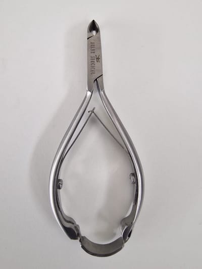 Belux Surgical Instruments / Professionele nagelriem verwijderaar dubbel scharnier met slot 10 cm 5mm snijbek
