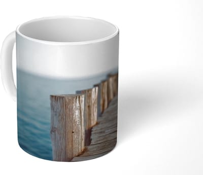 Mok - Koffiemok - Houten steiger - Helderblauwe lucht - Mokken - 350 ML - Beker - Koffiemokken - Theemok