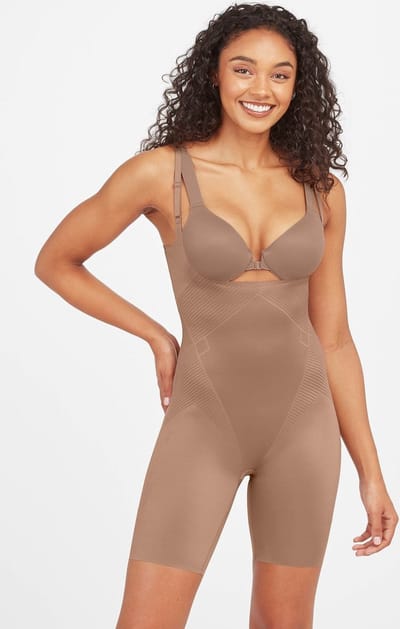 SPANXshape™ Invisible Open-Bust Mid-Thigh Bodysuit- Kleur Cafe au Lait (donkere huidskleur) - S