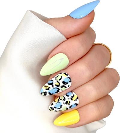SD Press on Nails - B-218 - Plaknagels - Nagelset 20 Nagels - Pastel Leopard - Gellak - Nagellak - Kort Stiletto - Nepnagels met Lijm - Kunstnagels - Nail Art - Handmade - Valse nagels - Nagelvijl - Accessoires - Stiletto Nagels