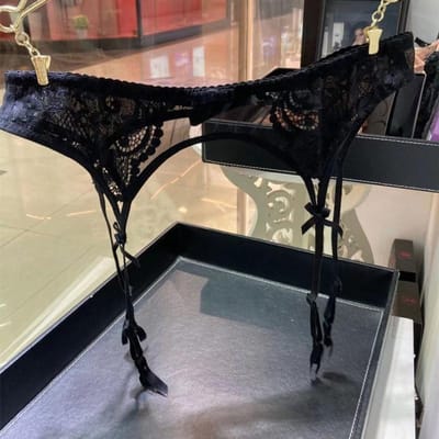 Ceinture Porte-Jarretelles Patchwork en Maille Transparente Florale Brodée avec Nœud 4 Bretelles Fermeture Arrière Bretelles Élastiques Lingerie Sexy Sous-Vêtements M 65 - 80 cm black