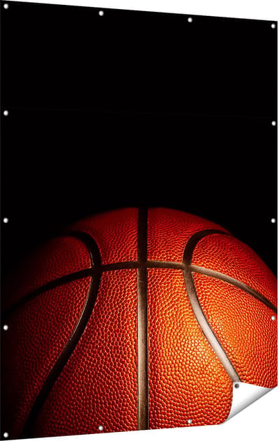 Gards Tuinposter Basketbal op een Zwarte Achtergrond - 120x160 cm - Tuindoek - Tuindecoratie - Wanddecoratie buiten - Tuinschilderij