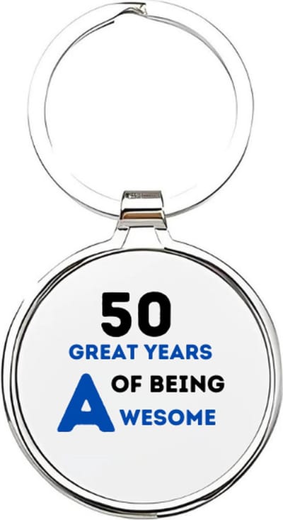 Akyol - 50 great years of being awesome Sleutelhanger - 49+1 - jarigen - jarig - jarige - 50 jaar - verjaardagscadeau - cadeau voor een jarige - feest - cadeau - cadeautje - verjaardagscadeautje - 4 x 7,5 CM
