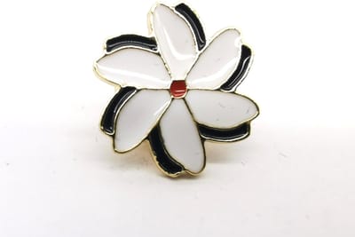 - Herdenkingen - symbool - goudkleurig Melati speld - de Indische Jasmijn - Heel erg gewaardigd cadeau te geven aan personen om Respect te tonen en Herdenking