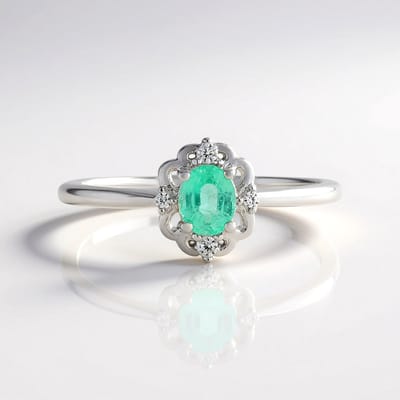 Cavill - 925 Sterling Zilver Ring met 0,33 ct Ovale Russische Smaragd - Platina Afwerking - Cambodjaanse Zirkonen - Elegant Handgemaakt