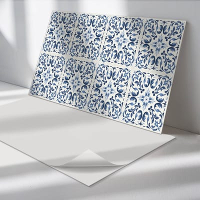 Wallfluent Vinyl Wandpaneel - Bloemenpatroon op tegels PVC Muurpaneel - 120 cm x 60 cm - Blauw PVC wandpaneel - 1 stuk - Rechthoekig Wandbekleding Vinyl - Texturen Wandpaneel - Zelfklevende Wandbekleding - Wandpaneel Keuken en Badkamer