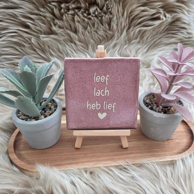 CreaCraft - Robuust Wenstegeltje – leef lach heb lief - Handmade – Hip trendy tegeltje – Tegeltje met Spreuk – Housewarmingcadeau of zomaar – Keramiek – 10x10 cm – Wanddecoratie –Sfeervol en Persoonlijk - Vriend(in) – Trendy nu – Origineel cadeau