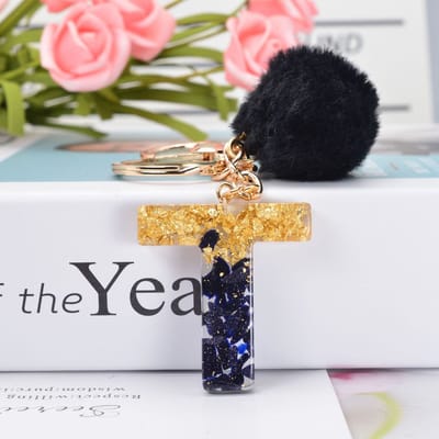 Letter Sleutelhanger A-Z – Luxe Initialen Sleutelhanger met Pompon & Kwastje – Tashanger voor Dames & Meisjes – Accessoire voor Sleutelbos, Handtas, Rugzak & Autosleutel – Persoonlijk Cadeau voor Vrouw, Moeder, Dochter & Vriendin