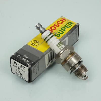 Bougie d'allumage Bosch W 8 BC pour moto scooter quad / BP5HS Neuf