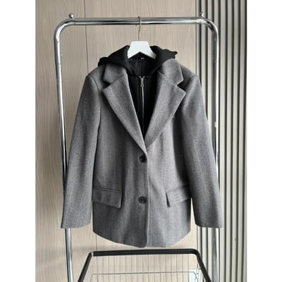 Collectie herfst/winter: Damesjas met capuchon, patchwork, visgraatmotief, lange mouwen en schoudervullingen L black