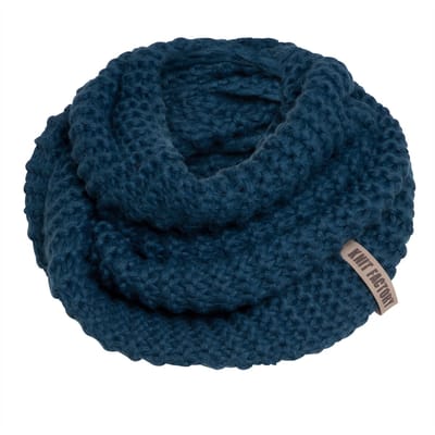 Knit Factory Alex Gebreide Colsjaal - Ronde Sjaal - Grof gebreid - Warme Wintersjaal - Nekwarmer - Wollen Sjaal - Donkerblauwe colsjaal - Dames sjaal - Heren sjaal - Unisex - Petrol - One Size
