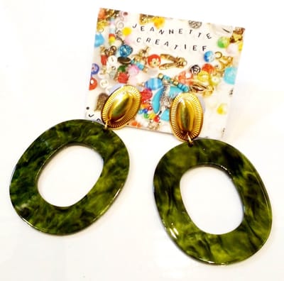 Jeannette-Creatief® - Resin - Mosgroen & Goud - Gouden Oorbellen - Resin Oorbellen – Oorbellen Mosgroen - Groene Oorbellen - Olijfgroen - Oorbellen – Oorhangers - Oorbellen dames - Oorhaakjes - Trend - Mosgroen - Sieraden - Herfstlook