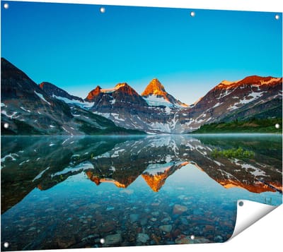 Gards Tuinposter Berg Assiniboine bij het Meer in Canada - 120x90 cm - Tuindoek - Tuindecoratie - Wanddecoratie buiten - Tuinschilderij