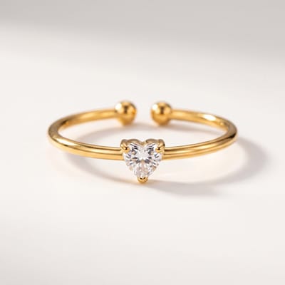 Lundholm Zoe April Ring Dames Goudkleurig – Premium Stainless Steel Gold PVD Plated – Verstelbare Ring met Birthstone Natuursteen April - Ringen Dames met Steen Aanschuifring met Steen – One Size – Cadeau voor Haar - Scandinavisch Design