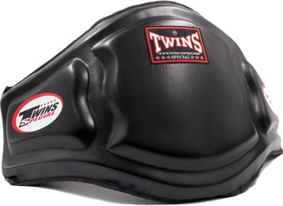 Twins BEPS3 Buikbeschermer Belly Pad – Zwart – Leren Trainer Body Protector voor Kickboksen & Muay Thai -