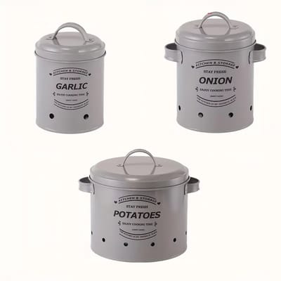 Dutchers.® Uienpot en Knoflookpot - Set van 3 - Knoflookpot - Uienpot - Aardappelpotten - Voorraadpotten - Aardappel Bewaarpot - Uienpot Bewaarpot - Uien Bewaarpot - Knoflook Bewaarpot - Bewaarpot Met Deksel - Metaal - Kleikleur - Onbreekbaar - Vers