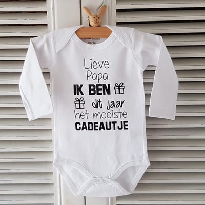 Rompertje met tekst lieve papa Ik ben dit jaar het mooiste cadeautje | lange mouw | wit zwart | maat 62-68  bekendmaking zwangerschap aanstaande baby jongen meisje unisex