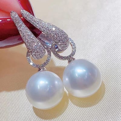 Huitan Trend Imitatie Parel Hangende Oorbellen voor Vrouwen Luxe Kleur Bling Kubieke Zirconia Mode Elegante Dames Sieraden gray