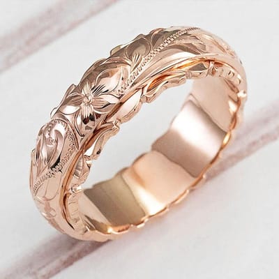Huitan Élégant Anneau Bande Femme Motif Fleur Gravé 3 Couleurs de Métal Disponibles Jolis Anneaux de Mariage Classique Bijou Intemporel 7 brown