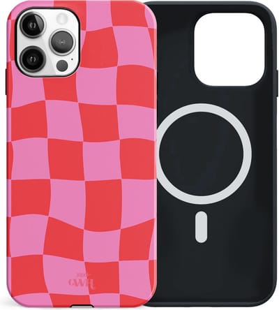 xoxo Wildhearts siliconen hoesje geschikt voor iPhone 12 Pro Max MagSafe hoesje - Drunk In Love - Double Layer - Magnetisch telefoonhoesje - Magneet case - Backcover met dubbele beschermlaag - Golvend blokjes patroon - Golven print - Roze / Rood