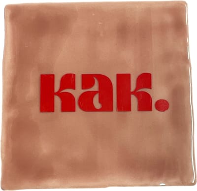 Hippe tegeltje met tekst: KAK. | Zalm/licht roze met rood | Gepersonaliseerde cadeau | Hippe Spreuktegel | Nieuwe woning cadeau | Housewarming cadeau