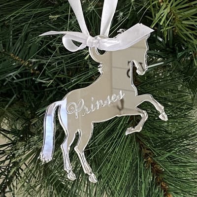 Kersthanger | Kerstornament | Kerstbal | Kerstgeschenk | Gepersonaliseerd | Paard | Hxb 11x10 cm | Acryl | Plexiglas | Sierletters