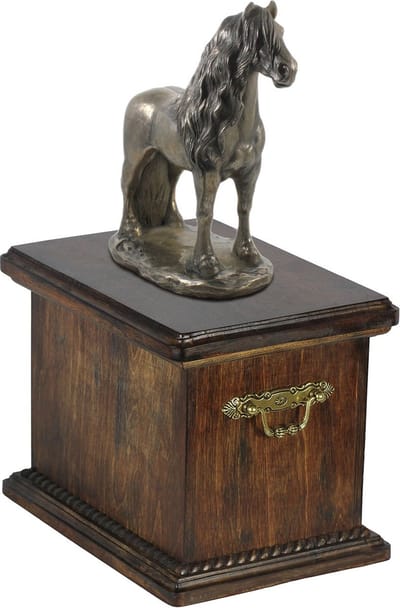 Elegante urn voor paardenas met Friese paard statuette