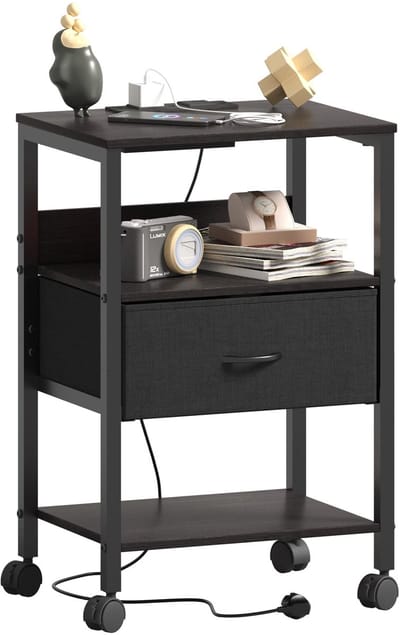 Dailygoods - Nachtkastje - Oplaadfunctie - Mobiliteit met wieltjes - Zwart - USB-aansluitingen - Ideaal voor slaapkamer en woonkamer - Compact model