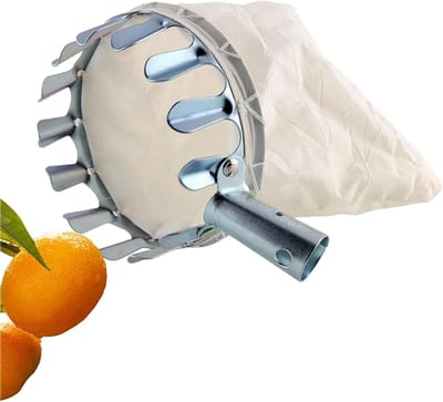 Praktische fruitplukker met metalen handvat en stoffen zak voor het plukken van appels en ander fruit, ideaal voor tuinieren en oogsten