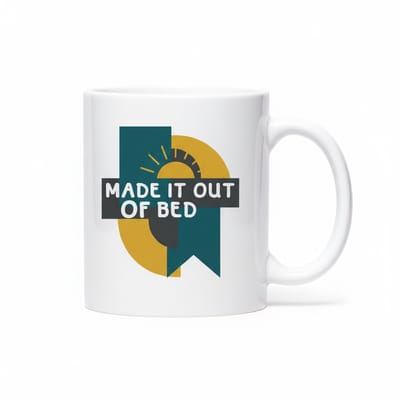 Made It Out of Bed Mok 330ml – Grappige Ochtend Prestatiebeker – Leuk Cadeau voor Slaapkoppen & Koffiefans