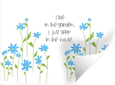 Muurstickers - Sticker Folie - Spreuken - I live in the garden I just sleep in the house - Quotes - 40x30 cm - Plakfolie - Muurstickers Kinderkamer - Zelfklevend Behang - Zelfklevend behangpapier - Stickerfolie