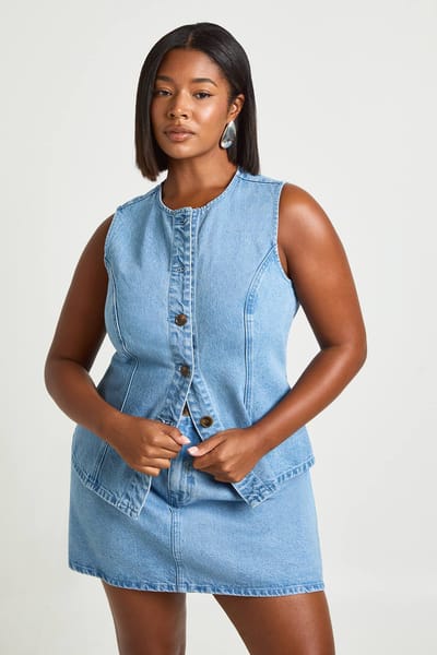 boohoo Dames Plus Denim Gilet Met Hoornknoppen | Medium Gebleekt | Maat: 50