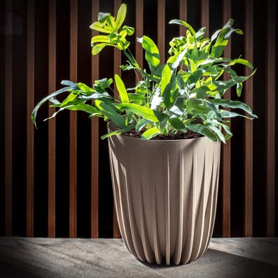 KADAX Bloempot van kunststof met natuurlijke materialen, moderne plantenpotten, plantenpot met geometrisch patroon, ronde bloempot met inzetstuk, natuurlijke bloempot, hoge bloempot (diameter 14,5 cm,